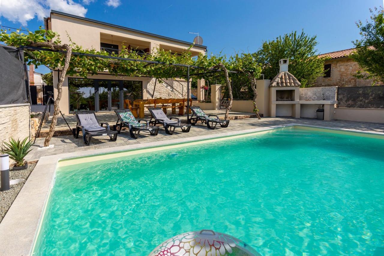 House With Pool Poli Stare Nuoni Villa Zminj Bagian luar foto