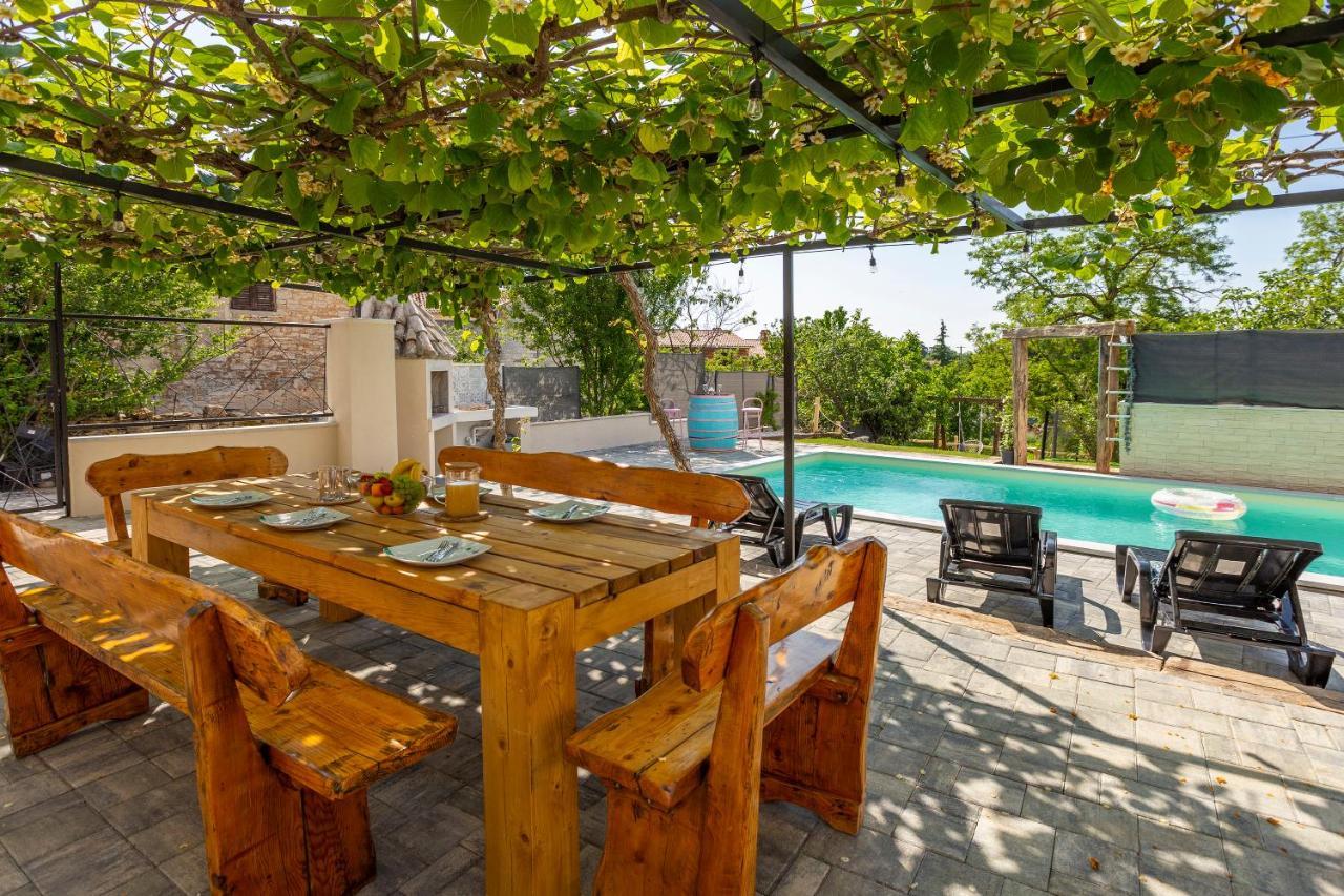 House With Pool Poli Stare Nuoni Villa Zminj Bagian luar foto