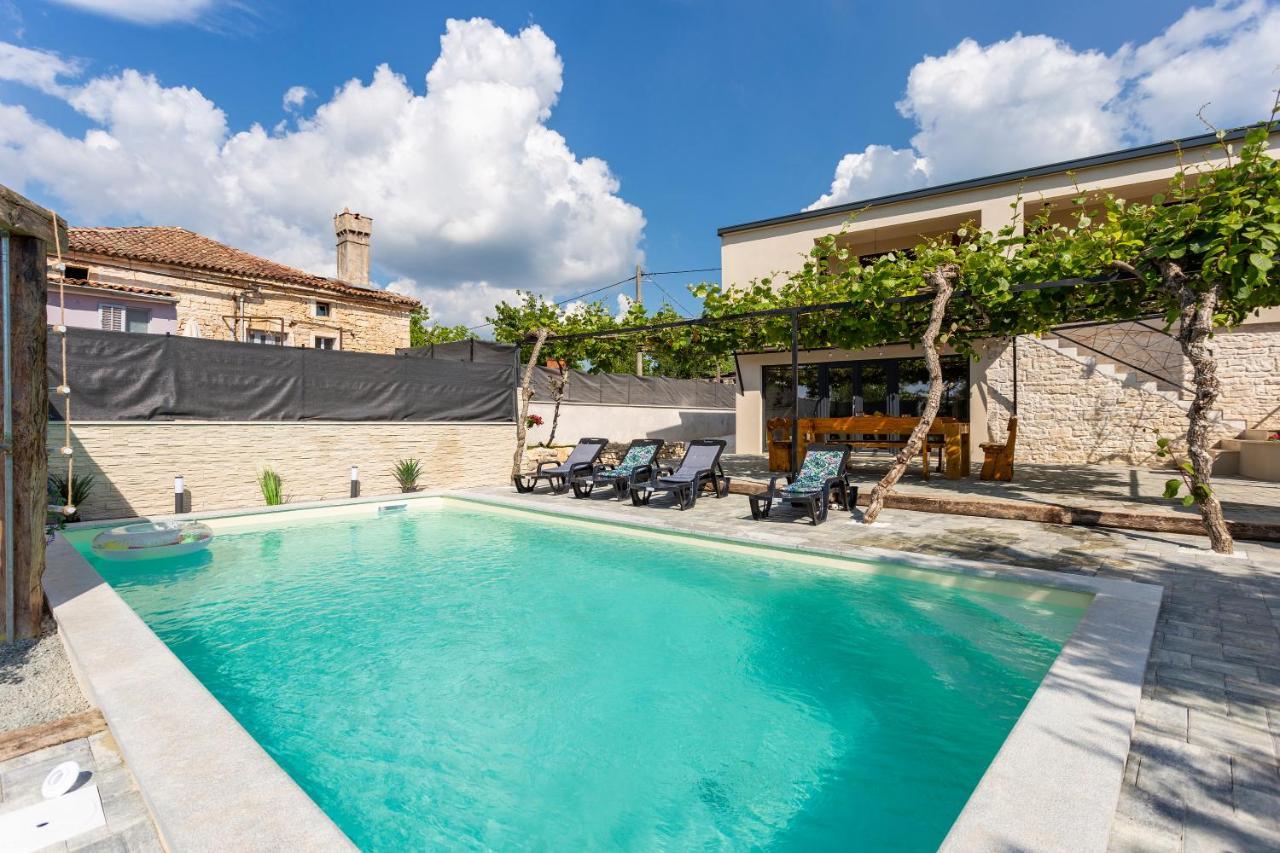 House With Pool Poli Stare Nuoni Villa Zminj Bagian luar foto
